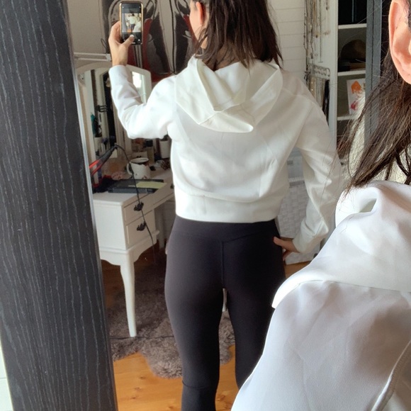 Brand new crop hoody with cutout - Picture 3 of 4